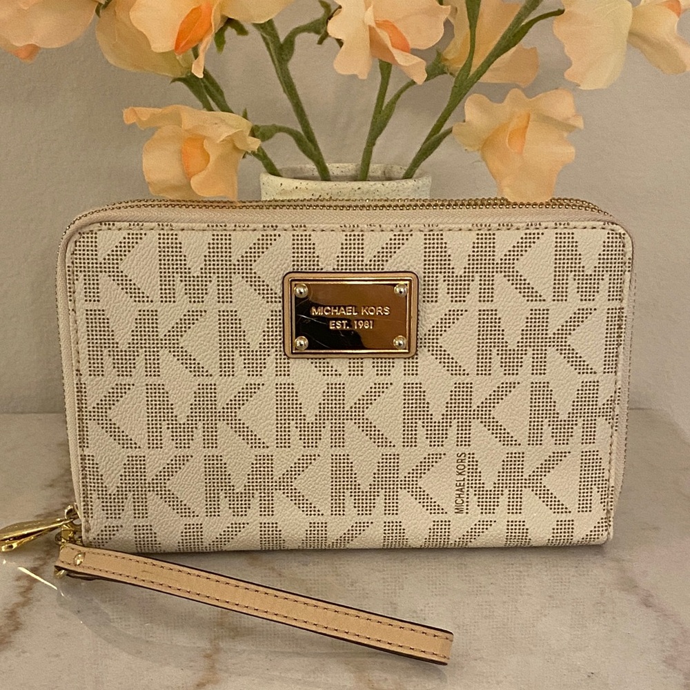Michael’s Kors Large Wristlet Wallet